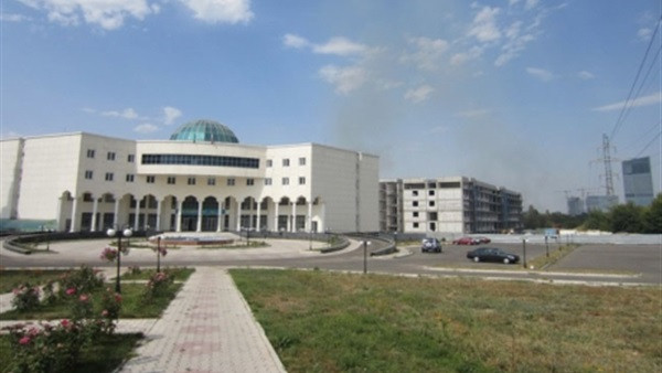 جامعة نور مبارك