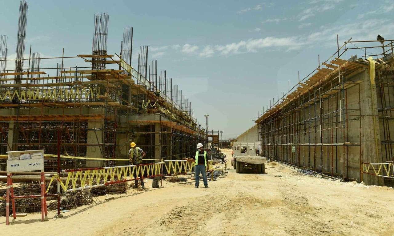 رئيس الوزراء يتفقد محطة معالجة مياه الصرف الصحى بأبورواش