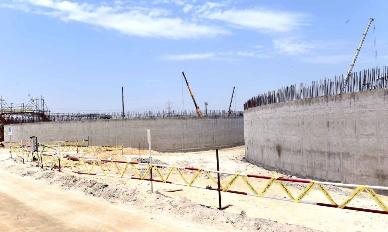 رئيس الوزراء يتفقد محطة معالجة مياه الصرف الصحى بأبورواش
