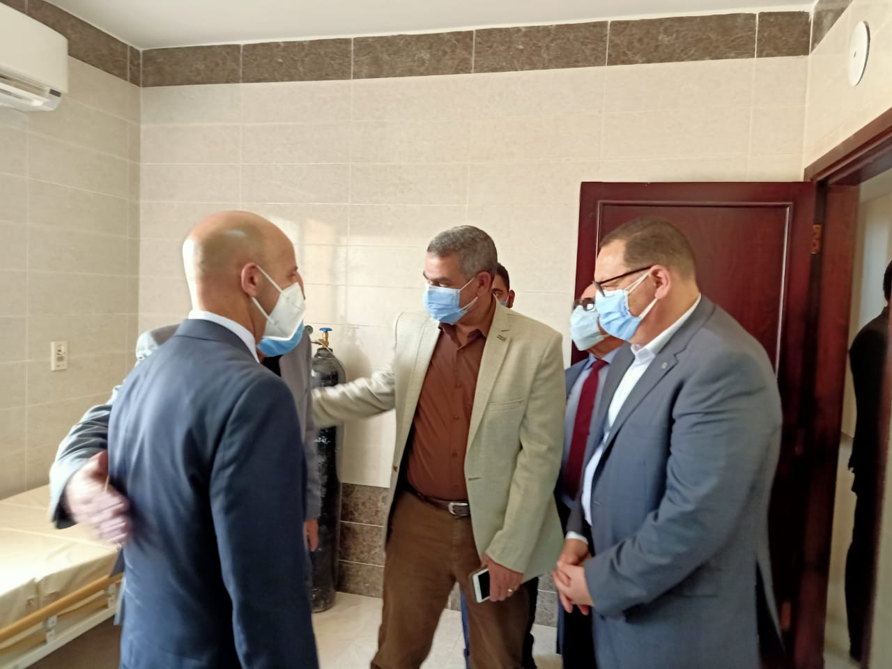 صور .. محافظ الشرقية يتفقد تجهيز مبنى العزل فى العاشر من رمضان مبتدا صور .. محافظ الشرقية يتفقد تجهيز مبنى العزل فى العاشر من رمضان مبتدا