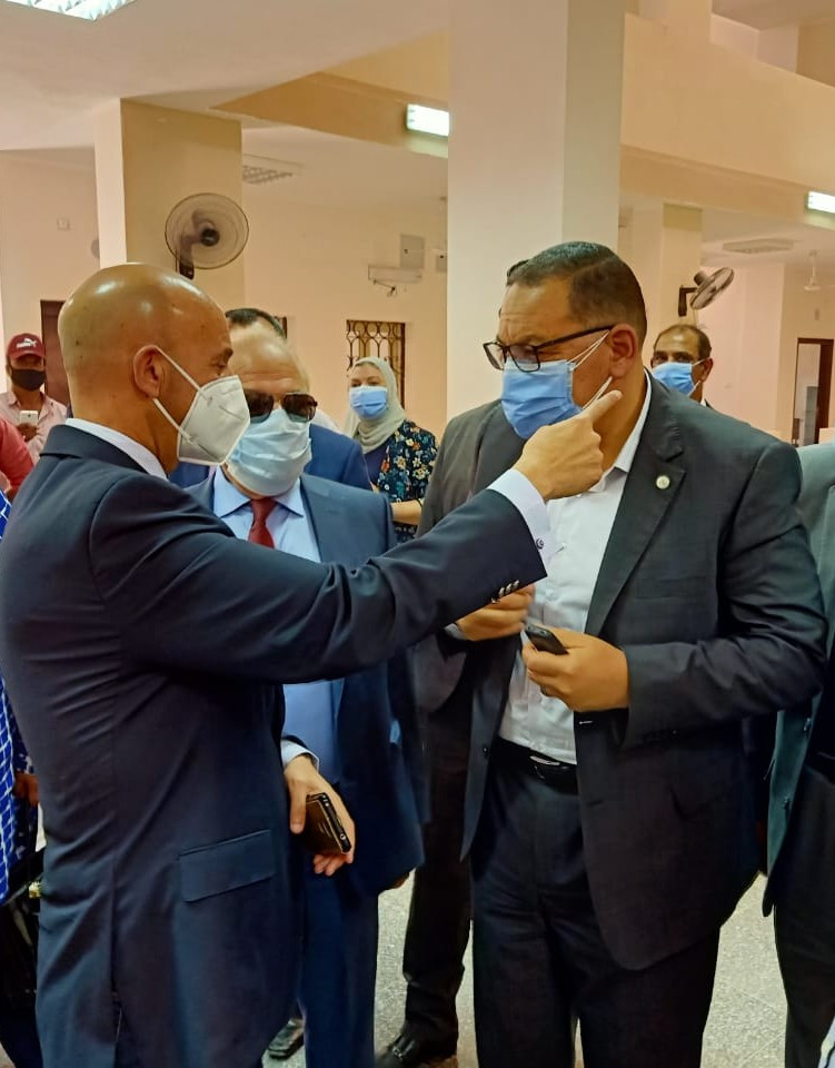 صور .. محافظ الشرقية يتفقد تجهيز مبنى العزل فى العاشر من رمضان مبتدا صور .. محافظ الشرقية يتفقد تجهيز مبنى العزل فى العاشر من رمضان مبتدا