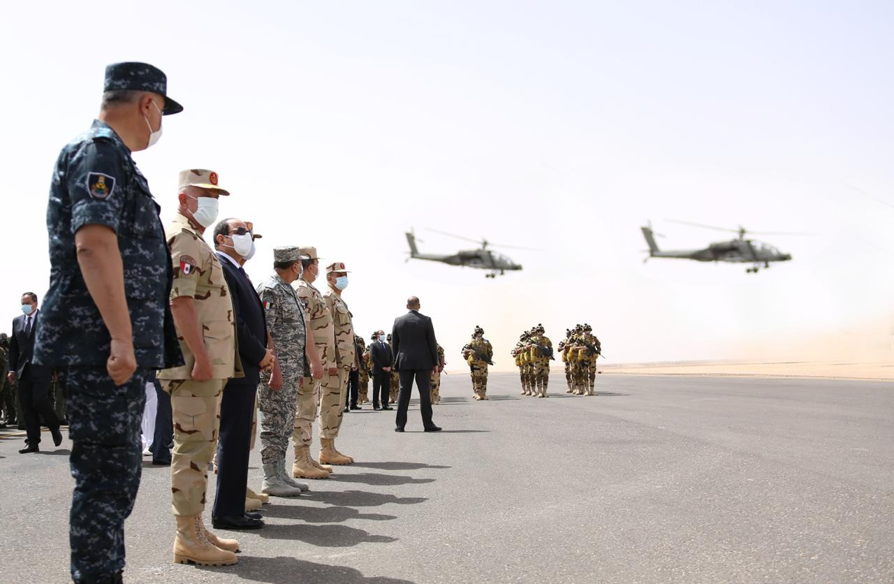 الرئيس السيسى يتفقد اصطفاف عناصر المنطقة الغربية العسكرية