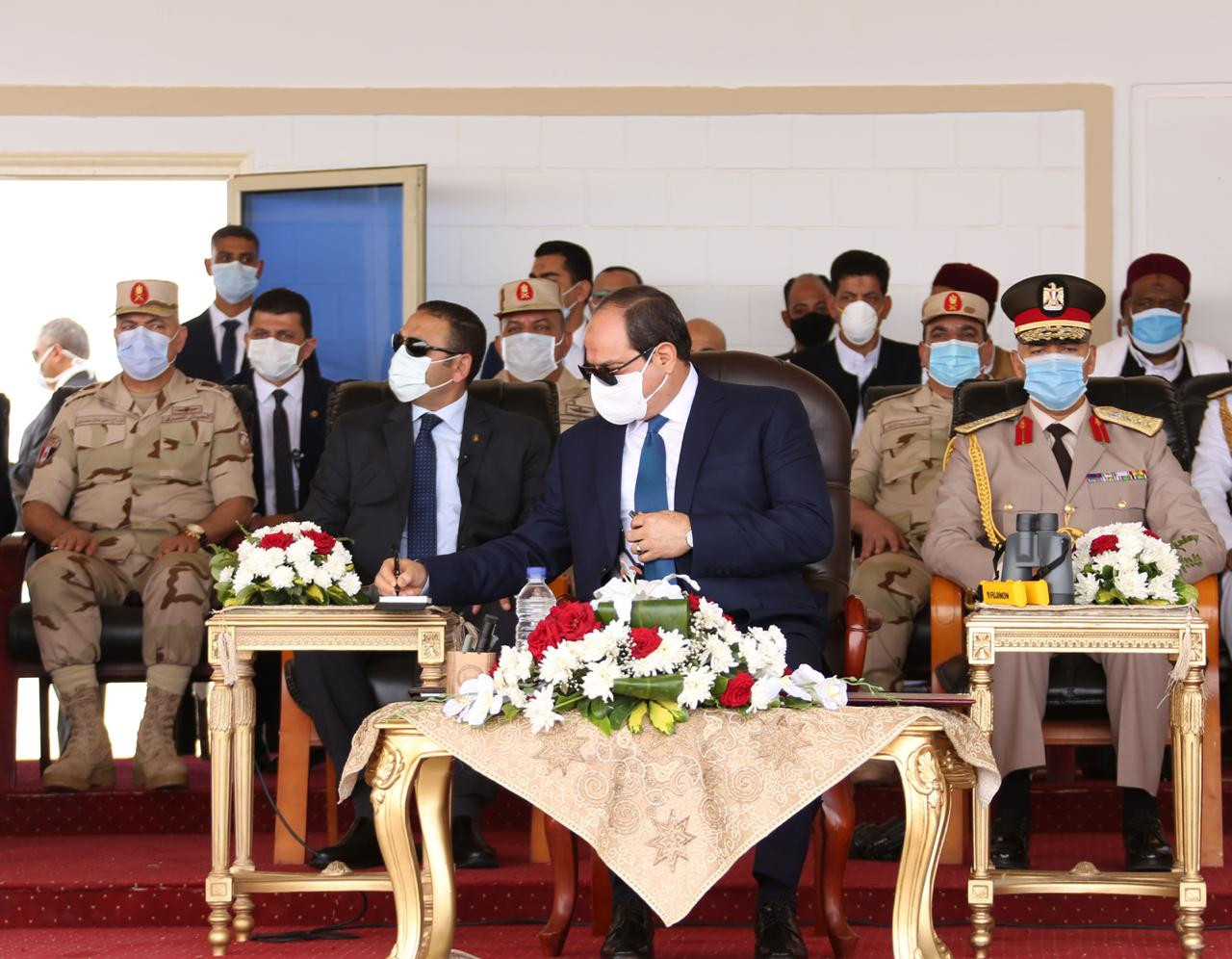 الرئيس السيسى يتفقد اصطفاف عناصر المنطقة الغربية العسكرية