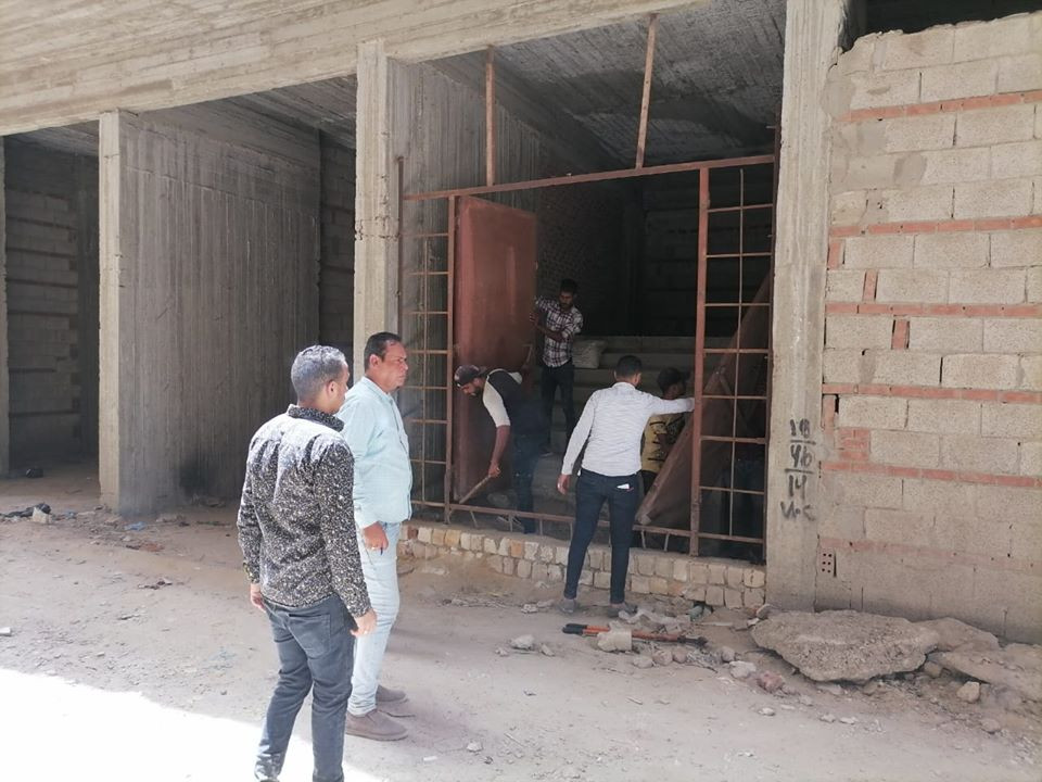 إزالة عقارين دون ترخيص في الإسكندرية