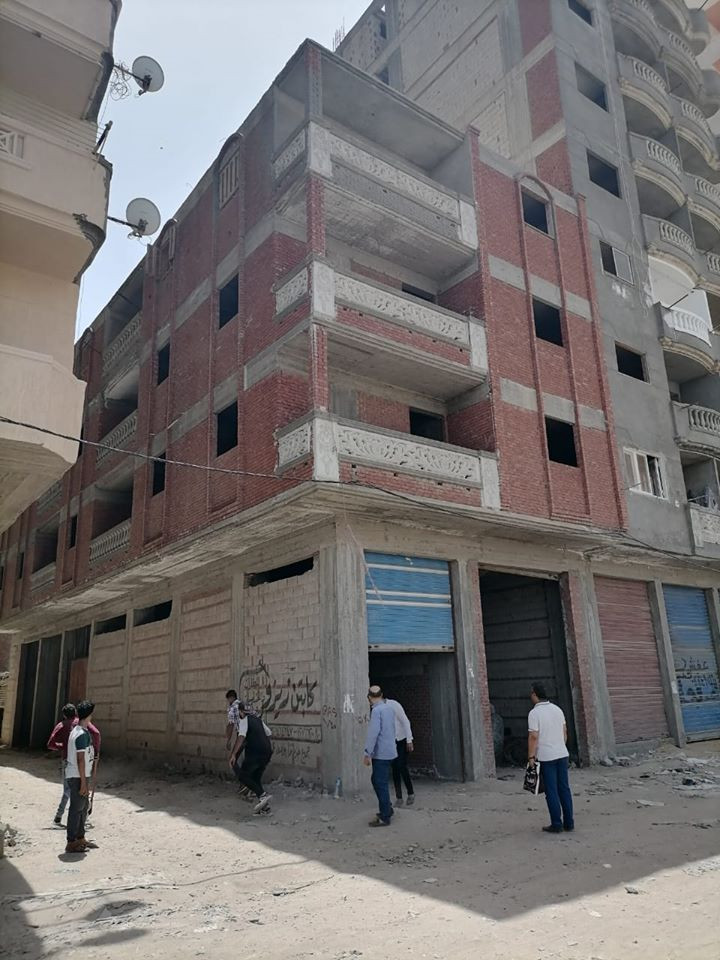 إزالة عقارين دون ترخيص في الإسكندرية