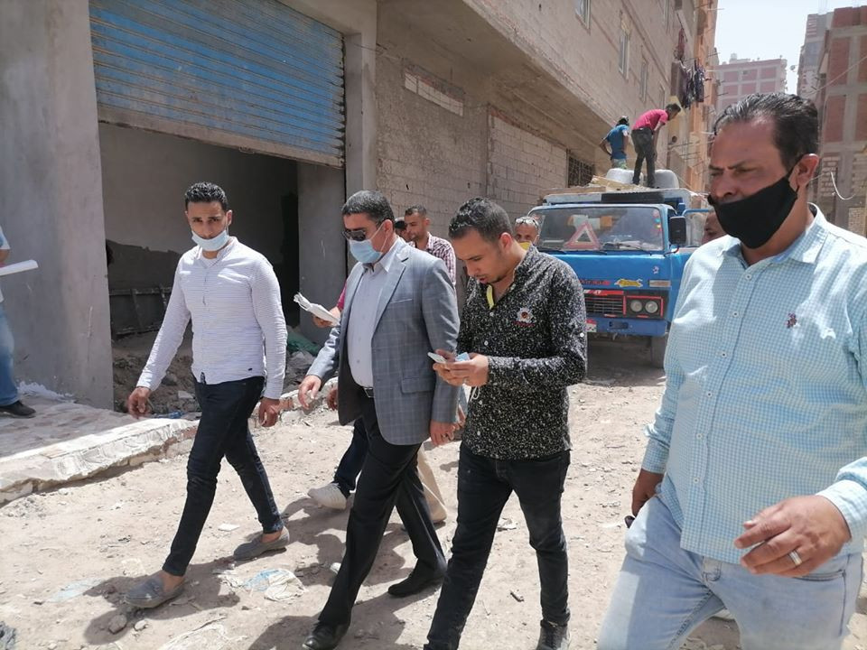 إزالة عقارين دون ترخيص في الإسكندرية