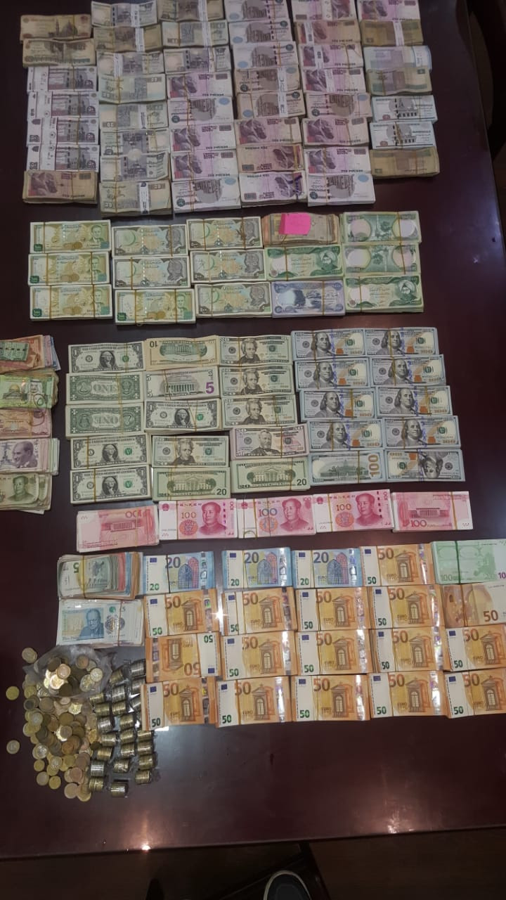 القبض على شبكة منظمة من ثمانية تجار عملة بأربعة محافظات
