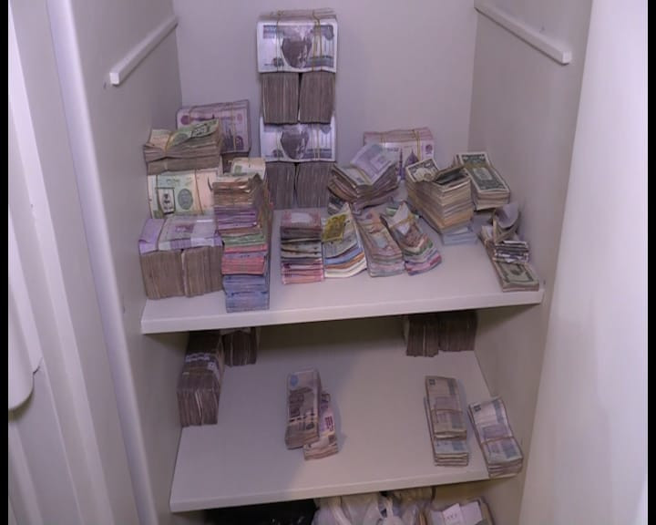 القبض على شبكة منظمة من ثمانية تجار عملة بأربعة محافظات