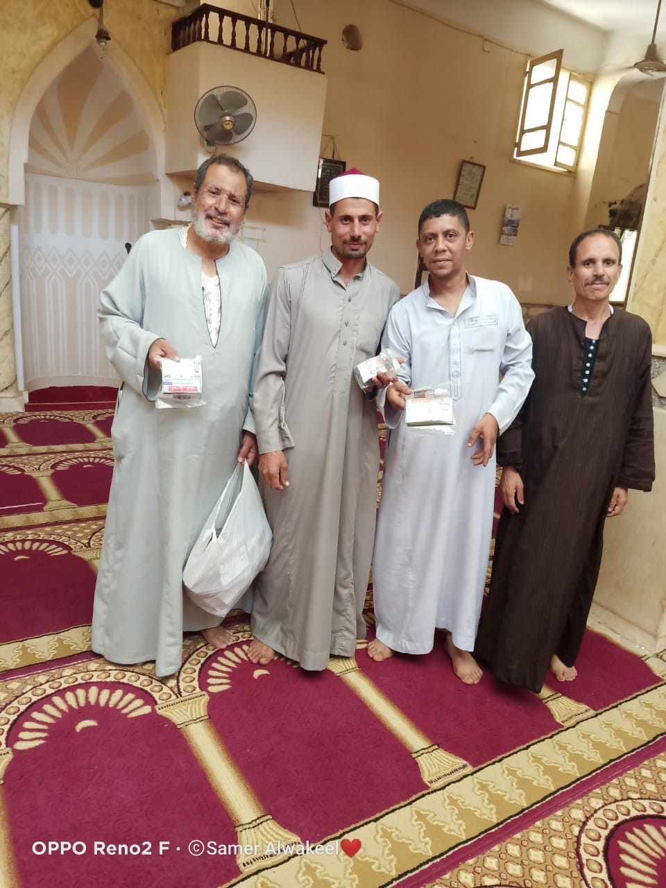 توزيع سجادة الصلاة بالمنوفية