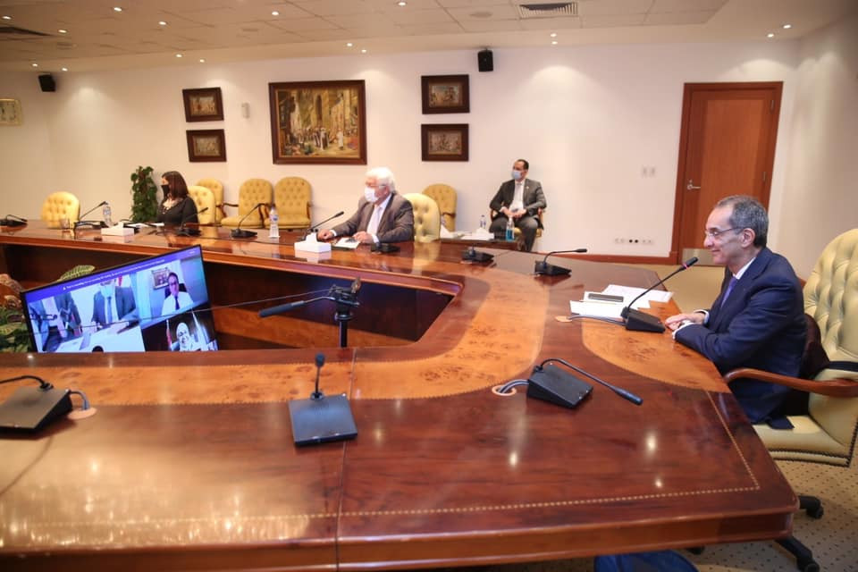 وزير الاتصالات
