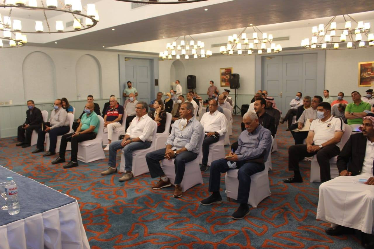وزيرا السياحة والآثار والطيران المدنى ومحافظ جنوب سيناء يلتقون بمستثمر