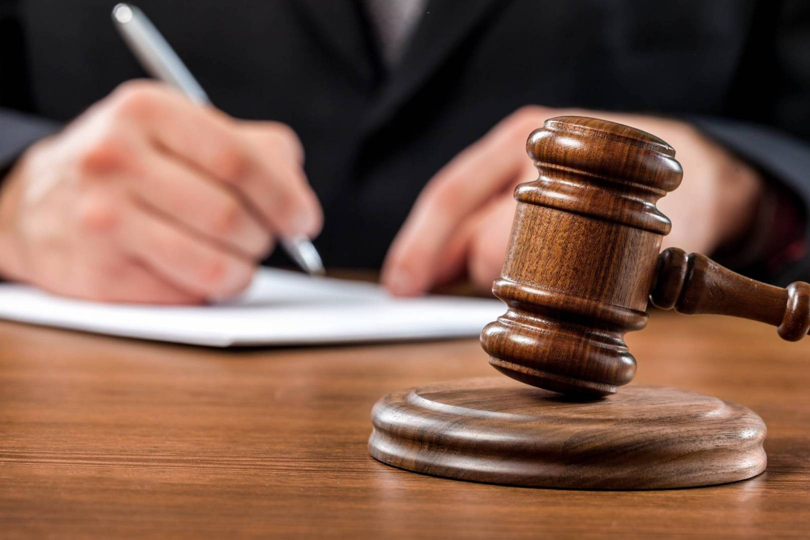 خلافات عائلية حول شقة تنتهي بتبادل اتهامات بالسرقة والتشهير في قنا
