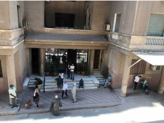 نجاة الصغيرة أمام عمارة الشربتلى