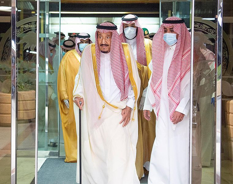 خادم الحرمين الشريفين يغادر المستشفى