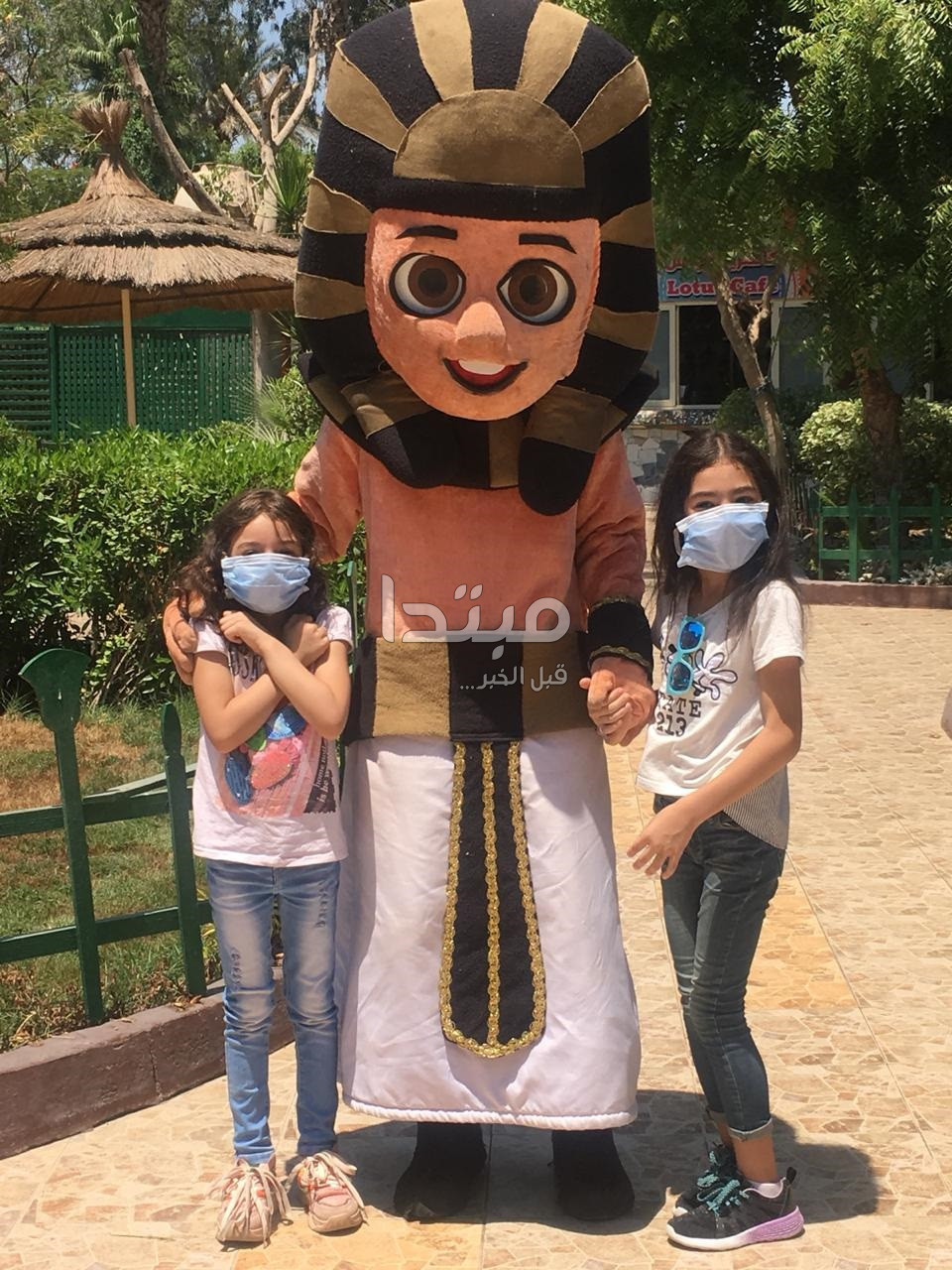 زوار القرية الفرعونية