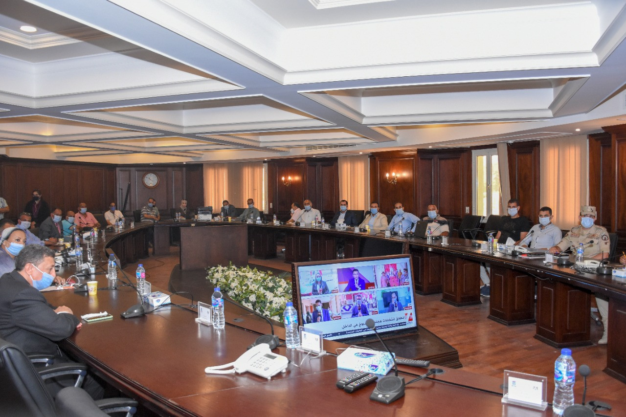 صور محافظ الإسكندرية يتابع انتخابات الشيوخ من داخل غرفة العمليات مبتدا صور محافظ الإسكندرية يتابع انتخابات الشيوخ من داخل غرفة العمليات مبتدا