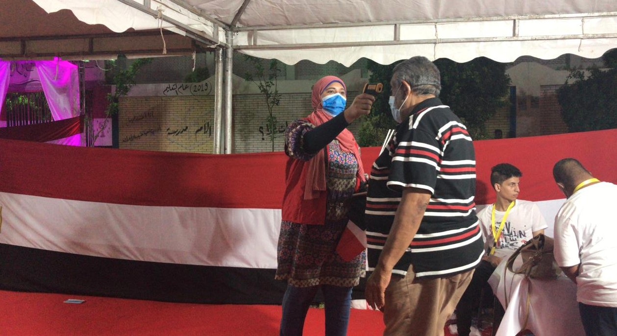 توافد المواطنين على اللجان الانتخابية خلال الساعات الأخيرة