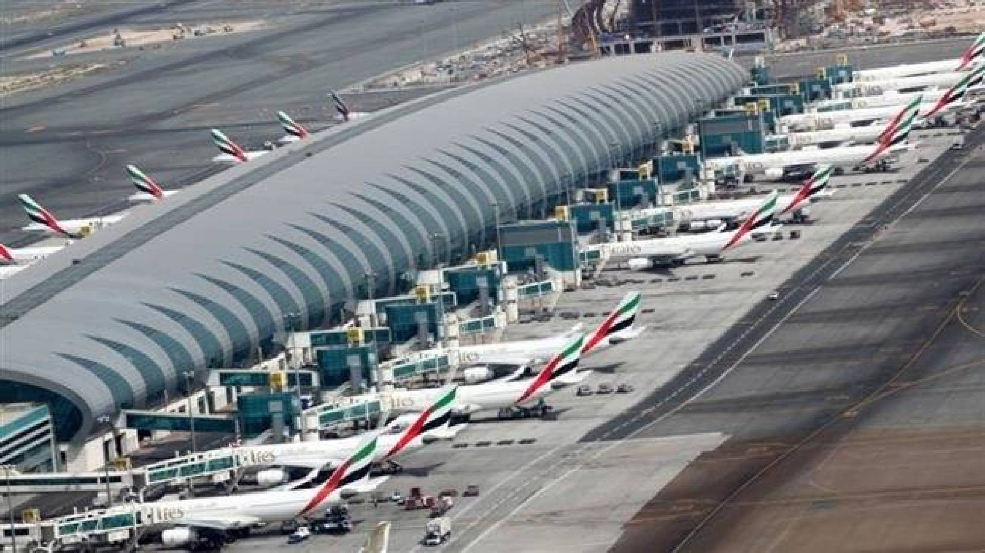 الإمارات ترد على الاستهداف الإيراني: خرق للسيادة ونحتفظ بحق الرد وإصابات في مطار دبي