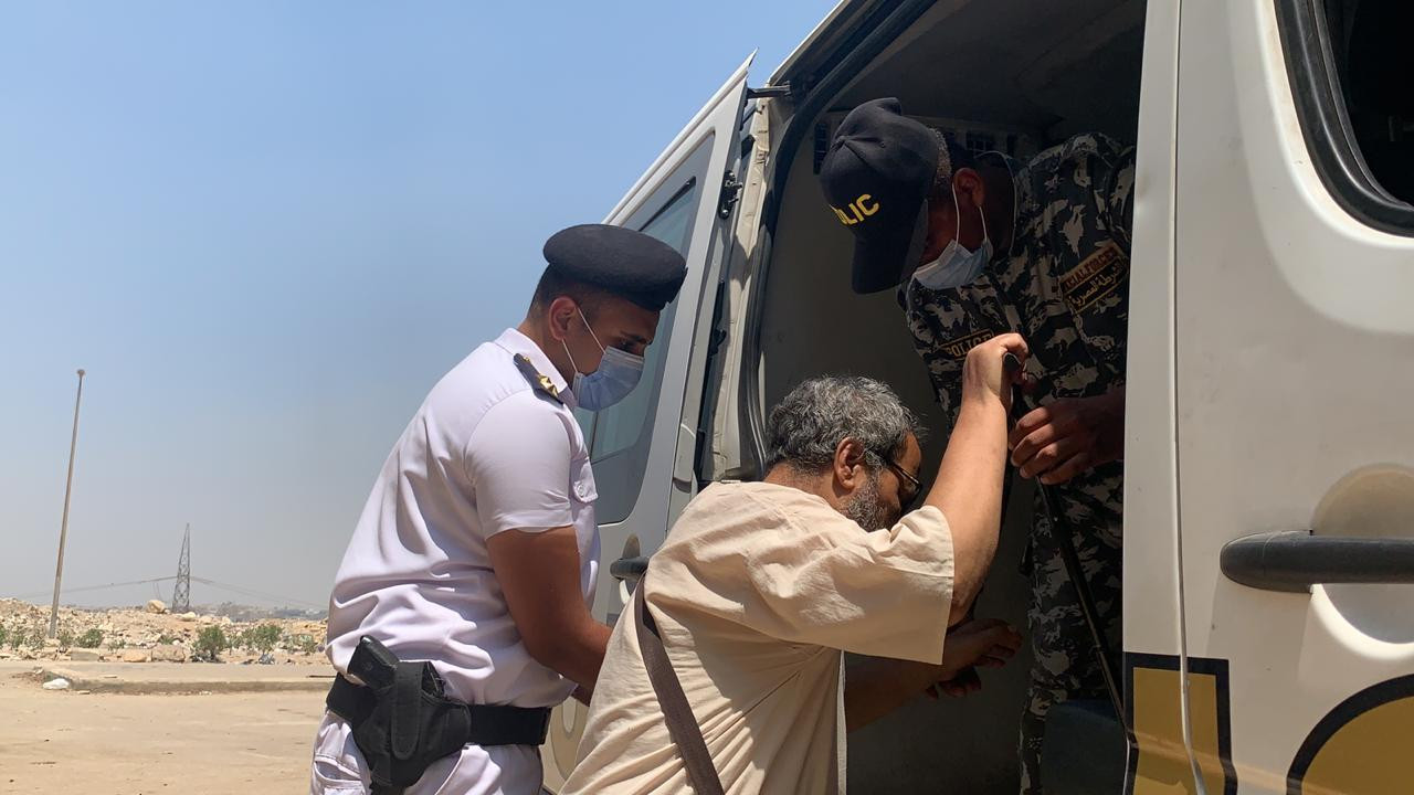 كفيف يصوت فى الانتخابات