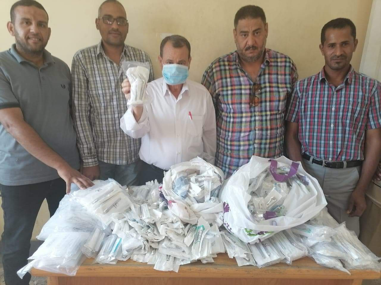 تهريب هواتف محمولة وأدوية بشرية