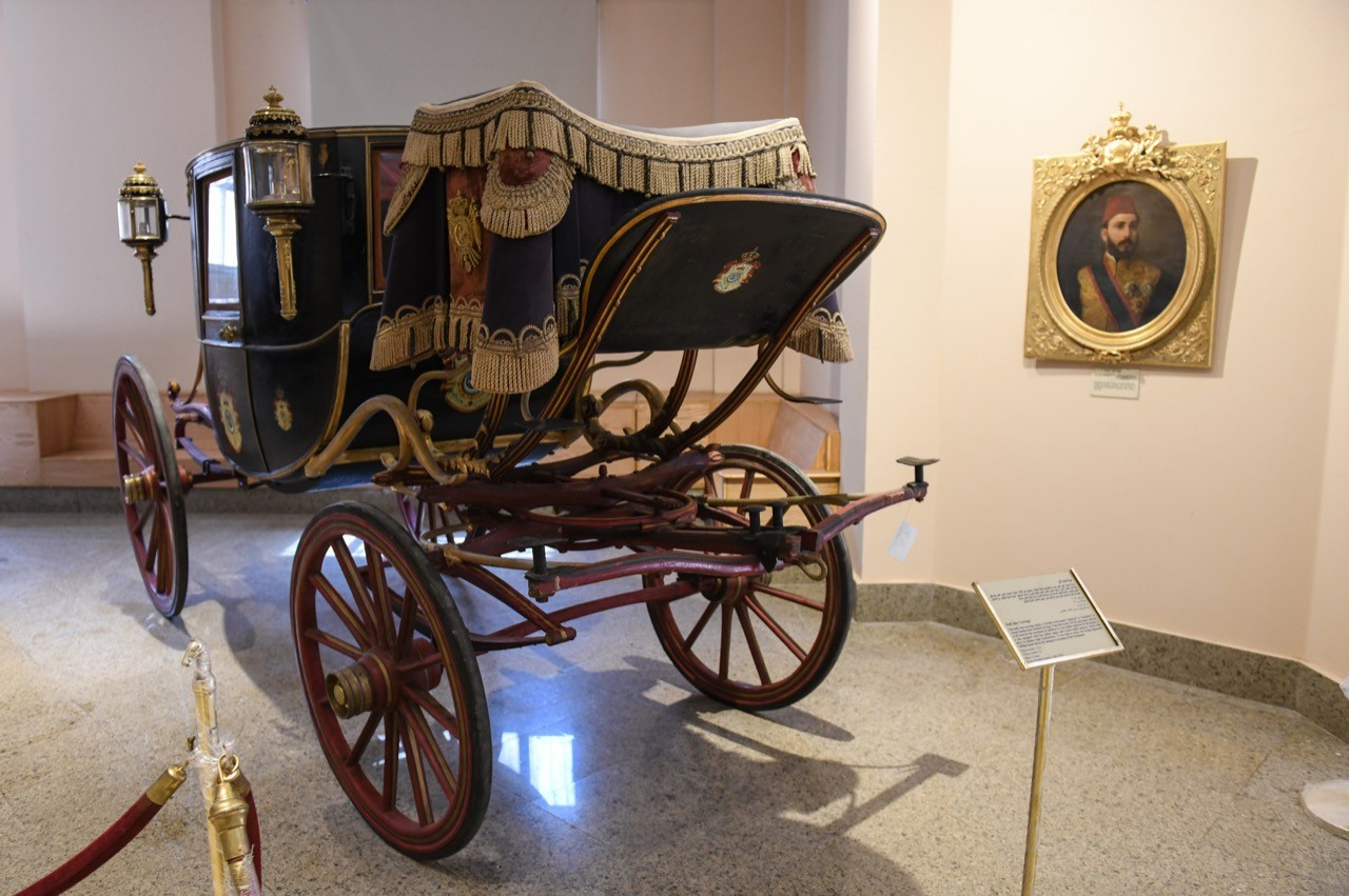 متحف المركبات الملكية ببولاق 