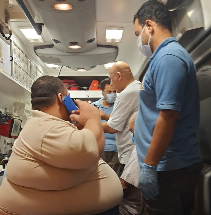 قل محمود سمير بسيارة إسعاف مجهزة
