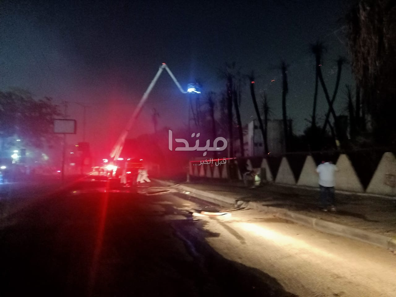 حريق ضخم أمام حديقة الفسطاط