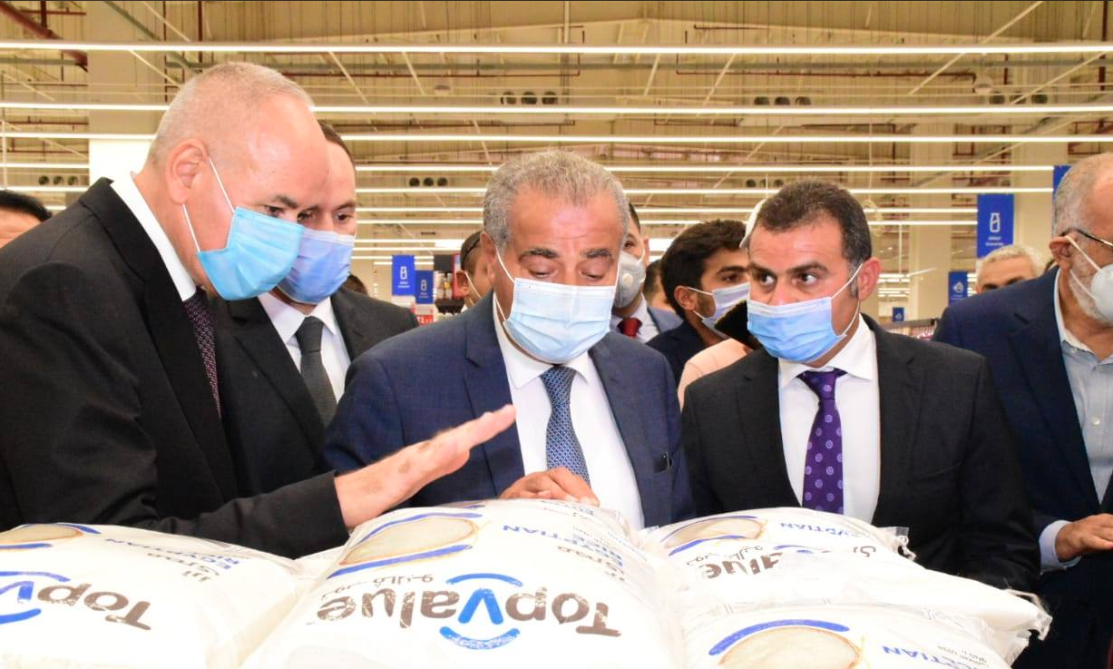 وزير التموين يفتتح فرع هايبر وان بسفنكس الجديدة