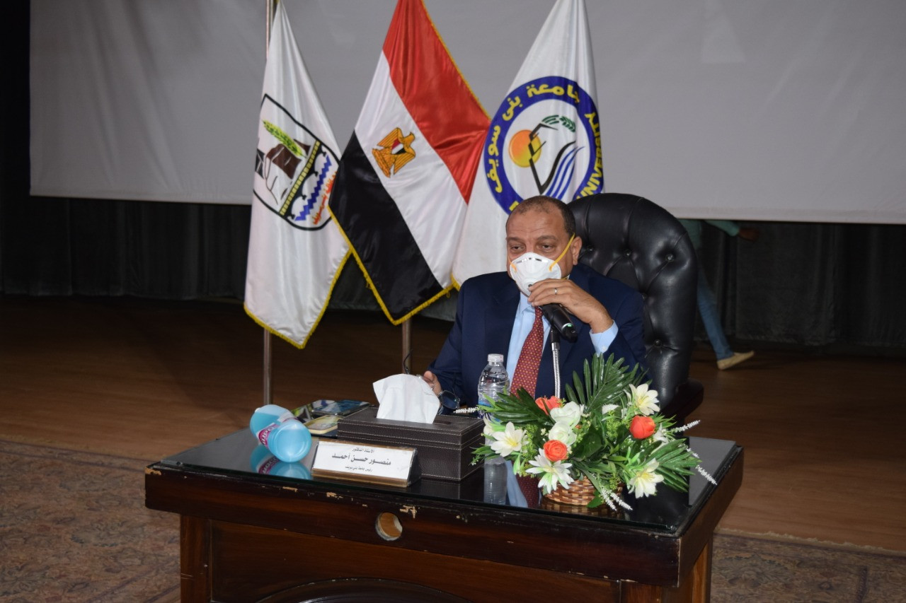 الدكتور منصور حسن