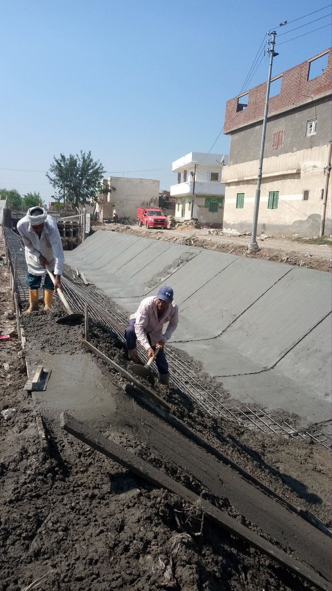 عمليات تأهيل وتبطين الترع