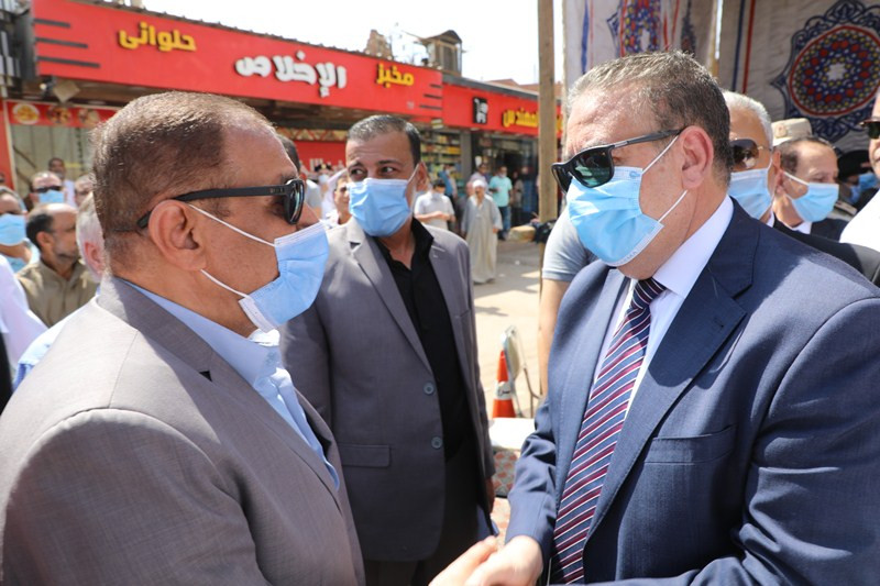 محافـظ المنوفية يتقدم الجنازة العسكرية للشهيد محمد القاضى
