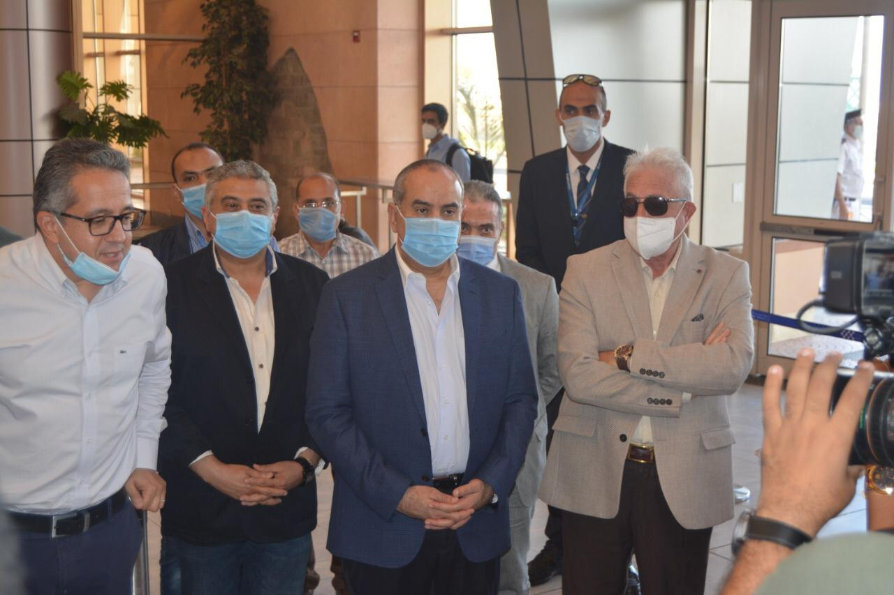 وزير الطيران يرافق عدد من الوزراء و30 سفير لتفقد مطار شرم الشيخ