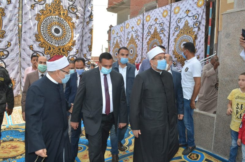 وزير الأوقاف يفتتح 29 مسجدا