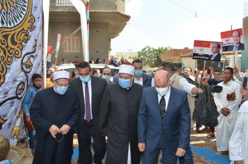 وزير الأوقاف يفتتح 29 مسجدا