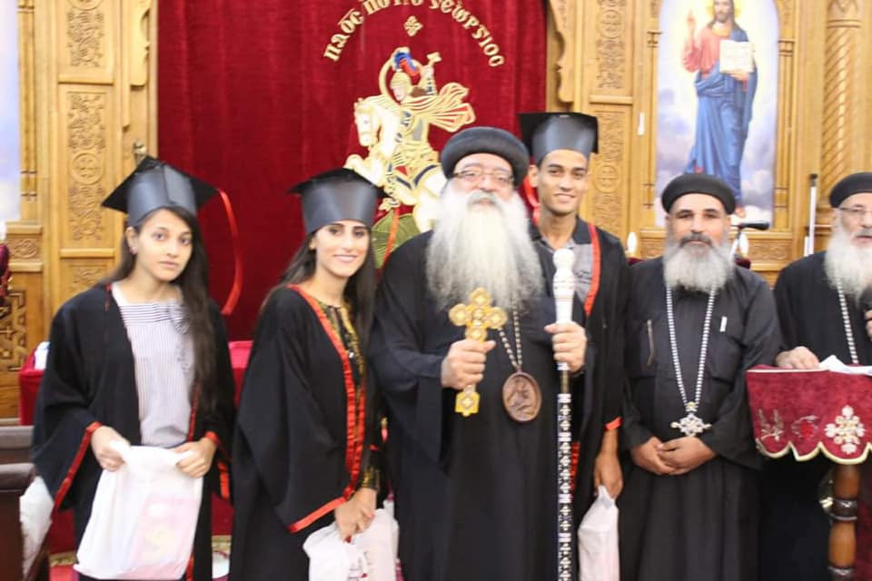 إيبارشية دشنا تكرم أوائل الشهادات
