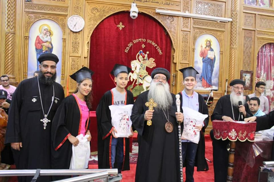 إيبارشية دشنا تكرم أوائل الشهادات