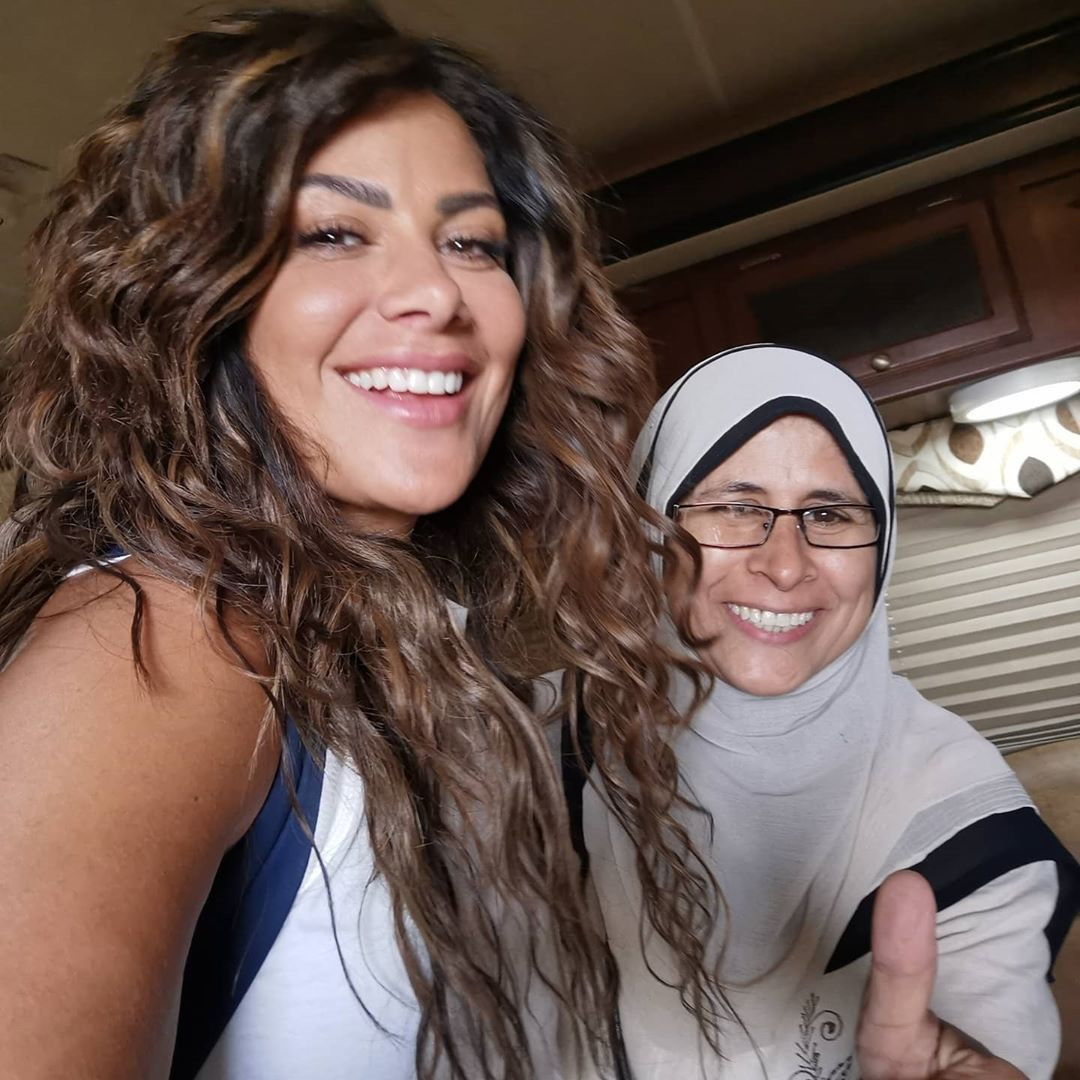 صبا مبارك ومساعدتها نصة