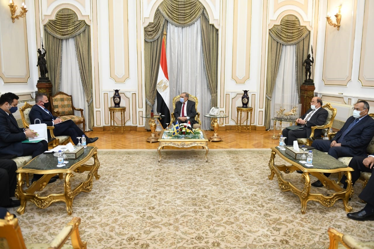 وزير الدولة للإنتاج الحربى وسفير السويد بالقاهرة يبحثان أوجه التعاون