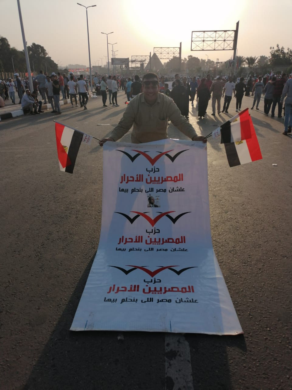 المصريين الأحرار يشارك فى احتفالات نصر أكتوبر بالمنصة