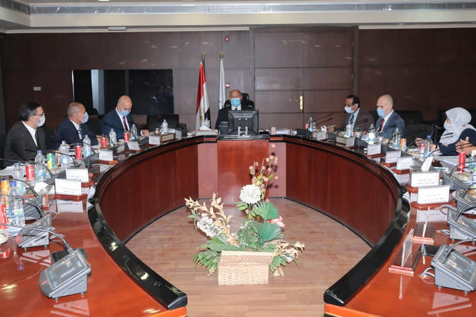 وزير النقل خلال الاجتماع