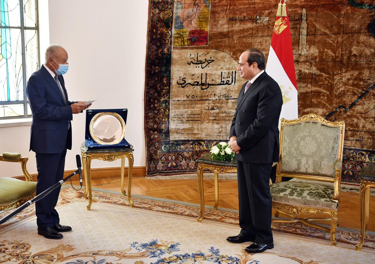 السيسى يتسلم درع العمل التنموى العربى لعام 2020