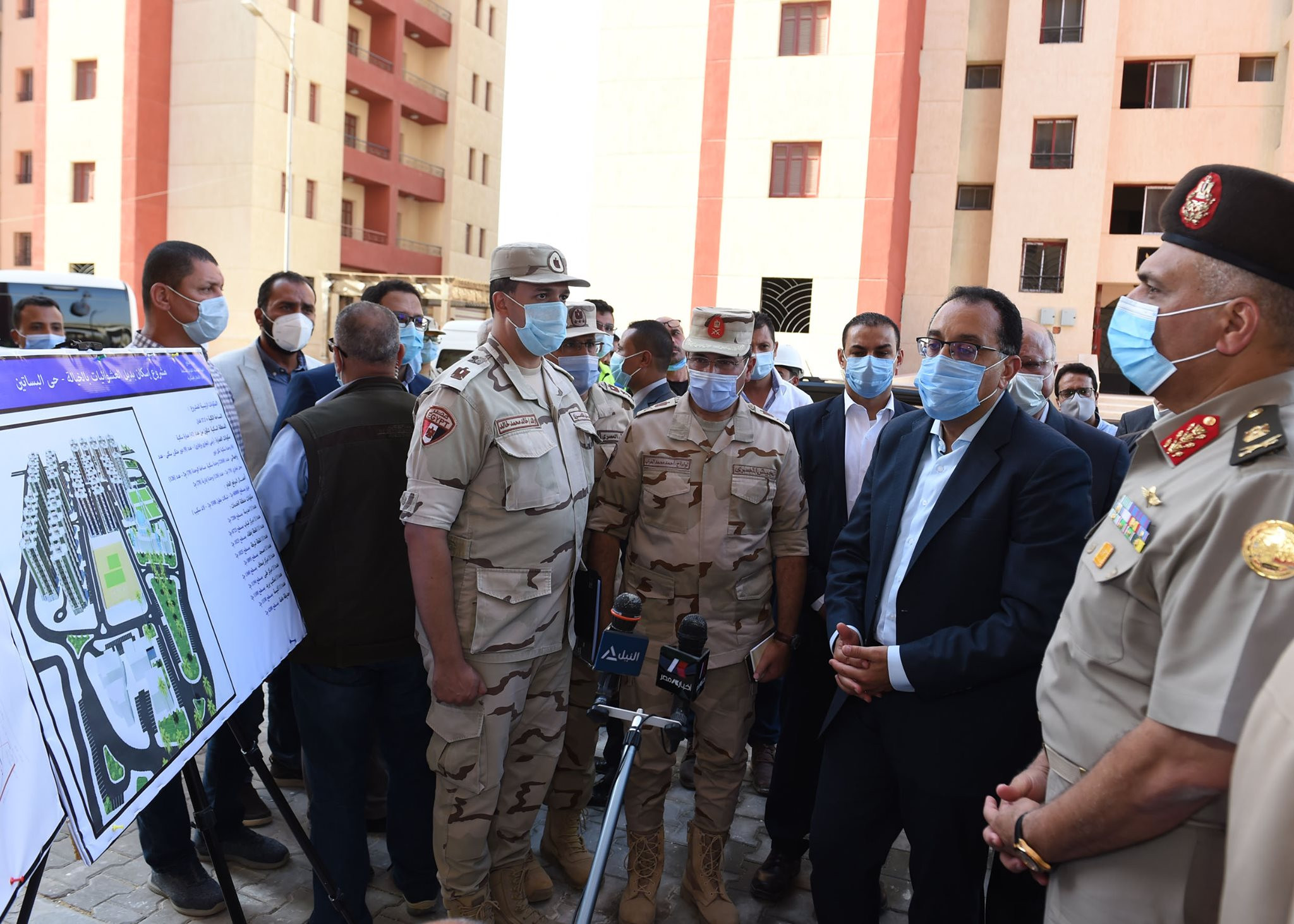 مدبولى يتفقد مشروع تطوير العشوائيات بالخيالة