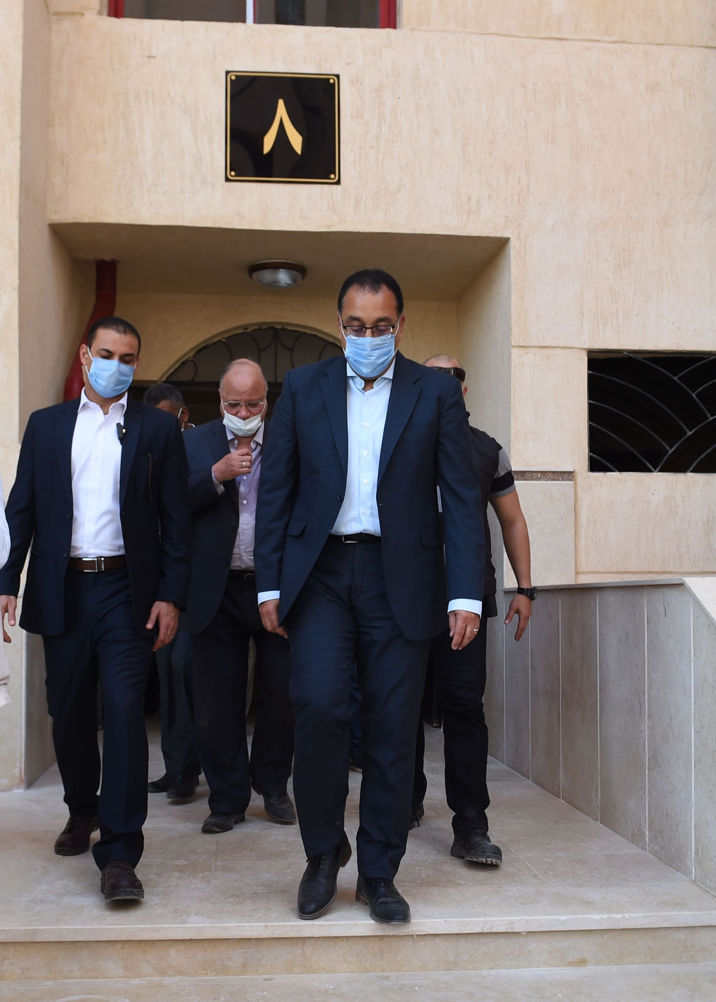 مدبولى يتفقد مشروع تطوير العشوائيات بالخيالة