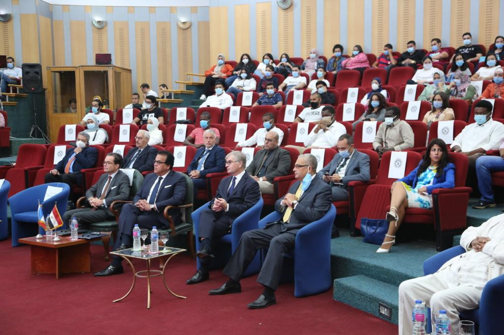 وزير التعليم العالى بالجامعة الأهلية الفرنسية