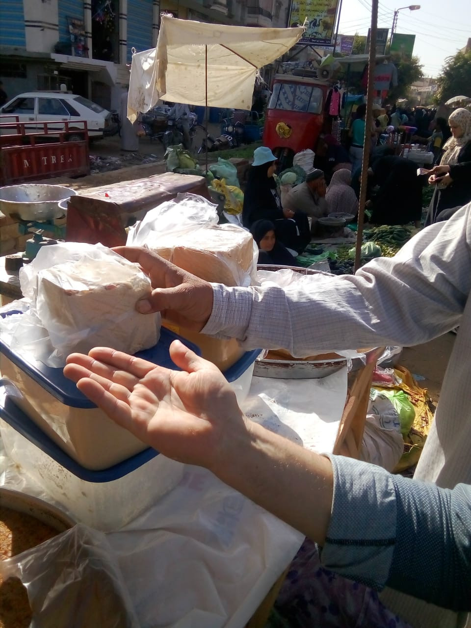 إعدام أغذية فاسدة