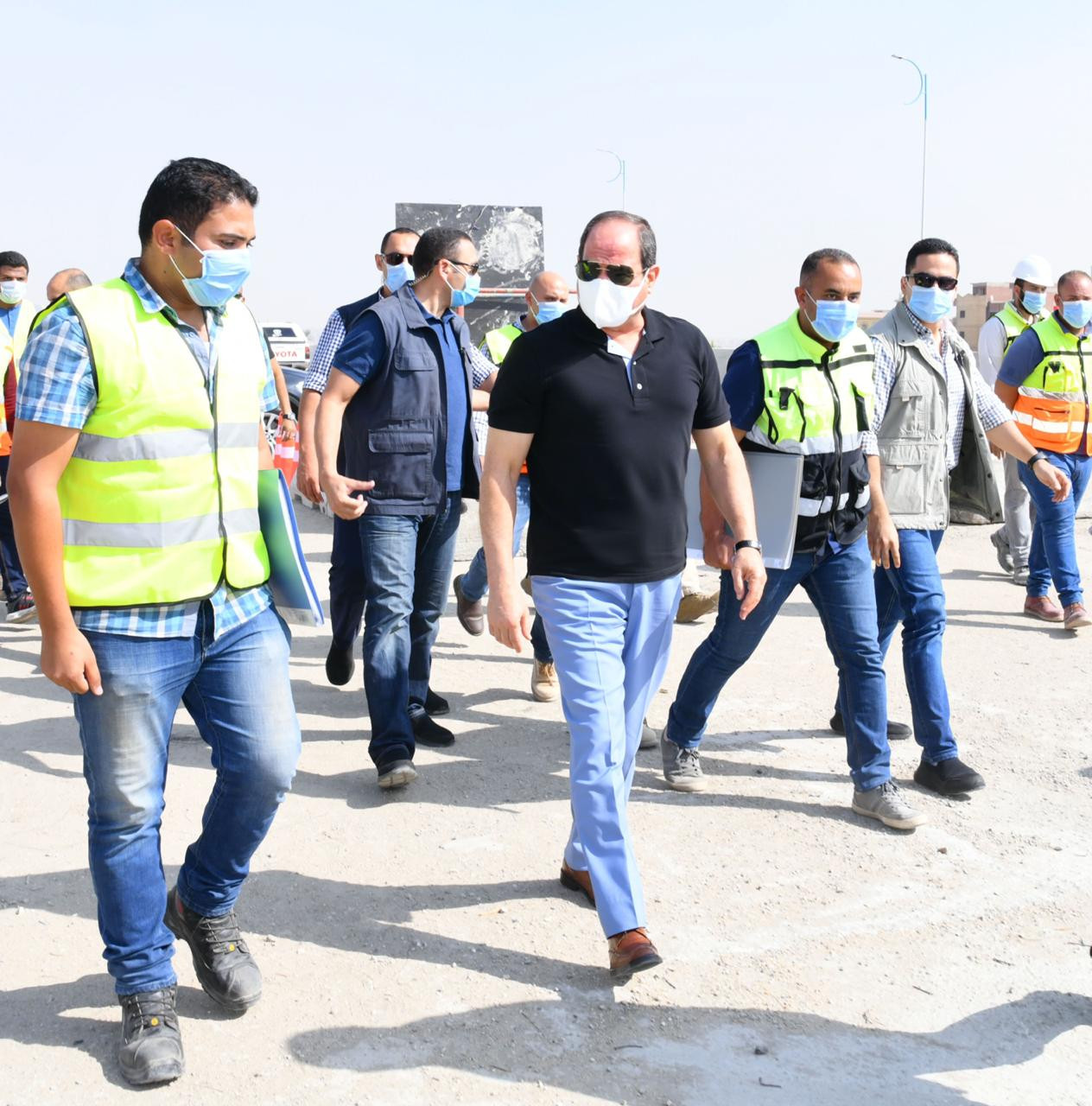 الرئيس السيسى يتفقد عدد من مشروعات الطرق والكبارى