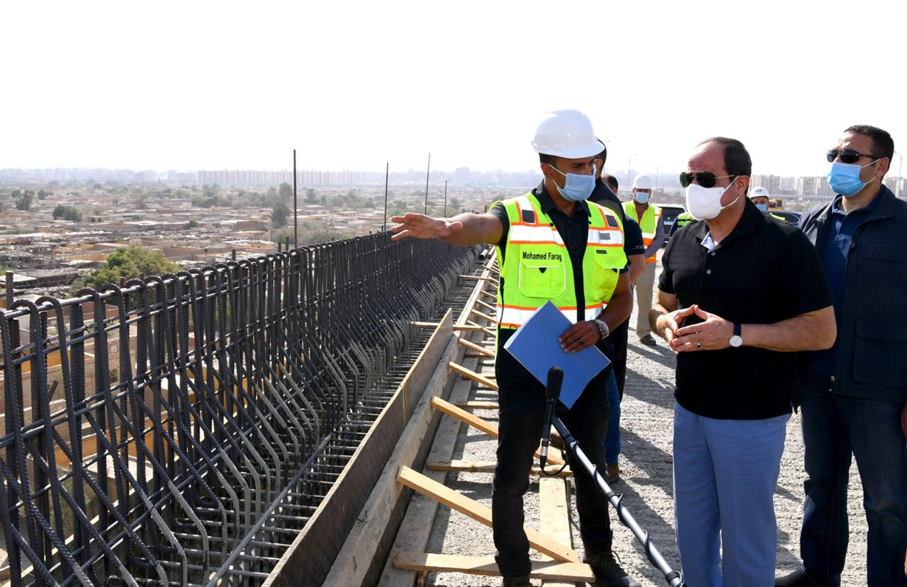 الرئيس السيسى يتفقد عدد من مشروعات الطرق والكبارى