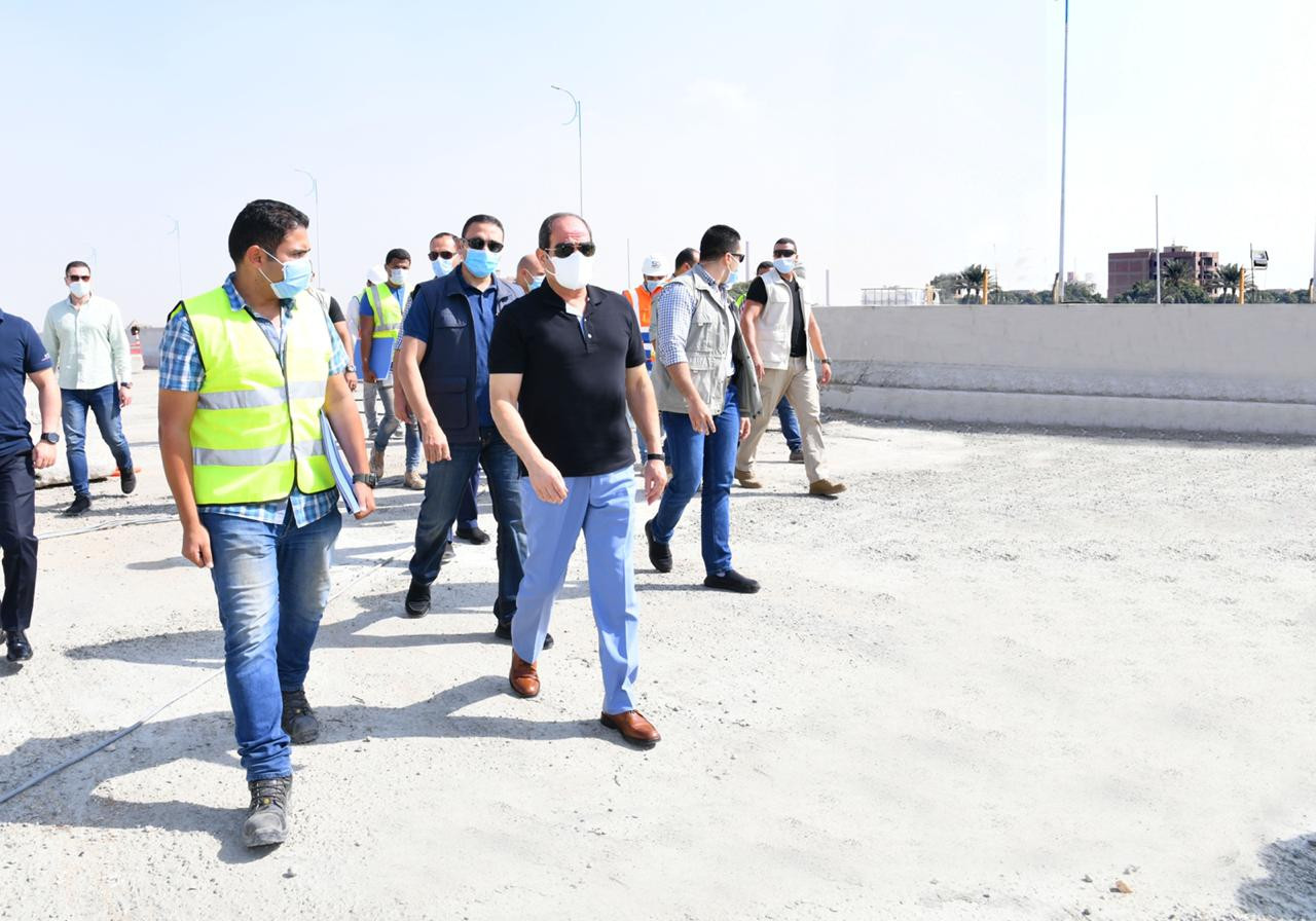 الرئيس السيسى يتفقد عدد من مشروعات الطرق والكبارى