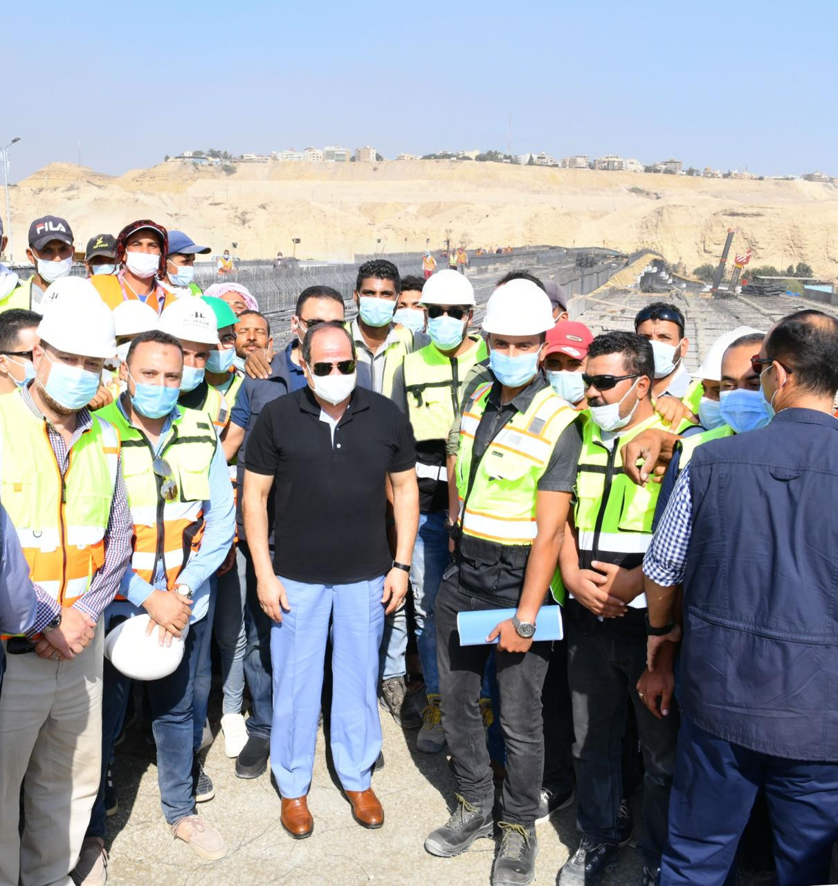 الرئيس السيسى يتفقد عدد من مشروعات الطرق والكبارى