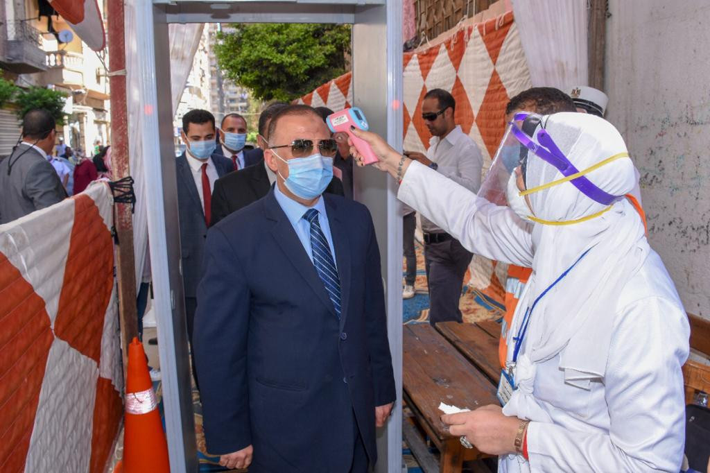 محافظ الإسكندرية يدلي بصوته فى انتخابات النواب